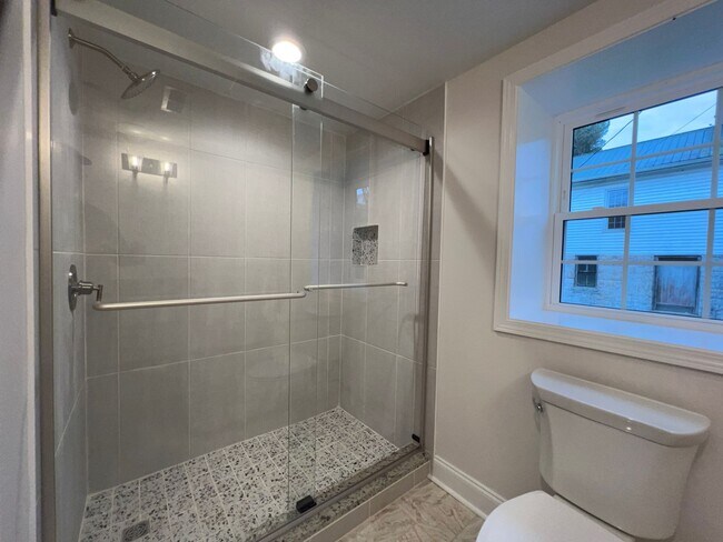 Foto del edificio - MOVE IN READY!!!!