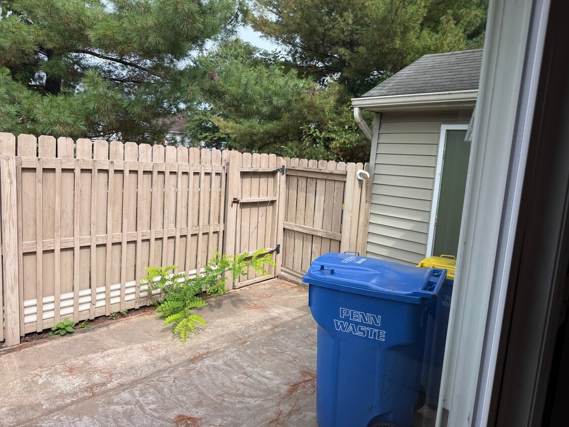 Building Photo - 163 Easterly Dr