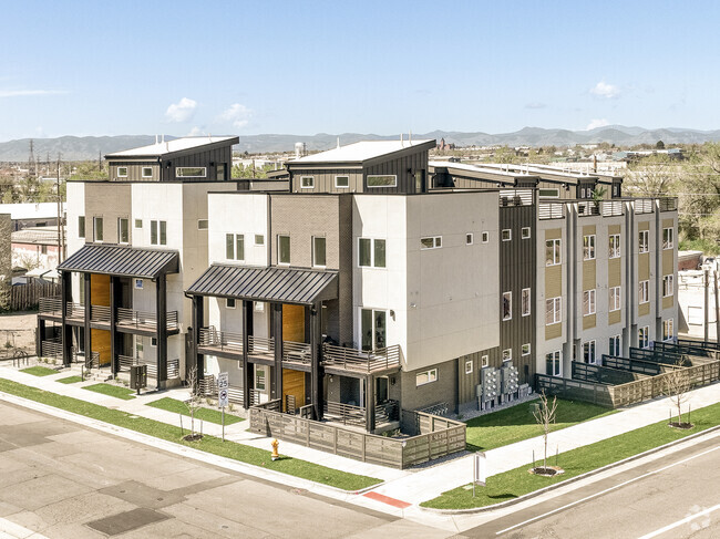 Building Photo - 2105 S Galapago St