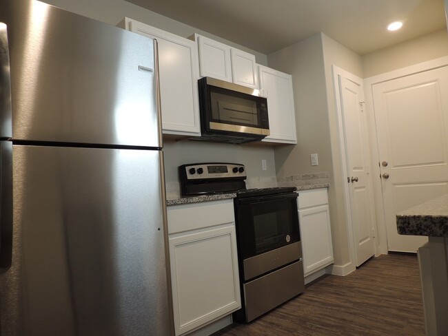 Building Photo - 6115 Appaloosa Ln