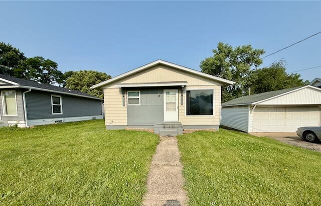 Foto principal - Small 3 BR in Peoria Heights