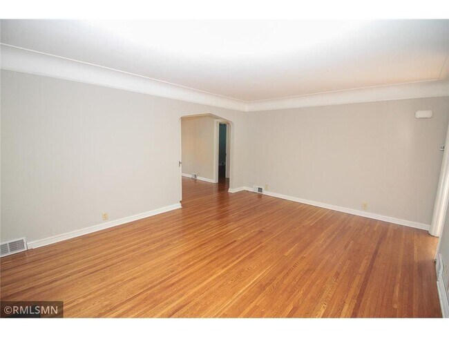 Foto del edificio - 4124 Xenwood Ave S