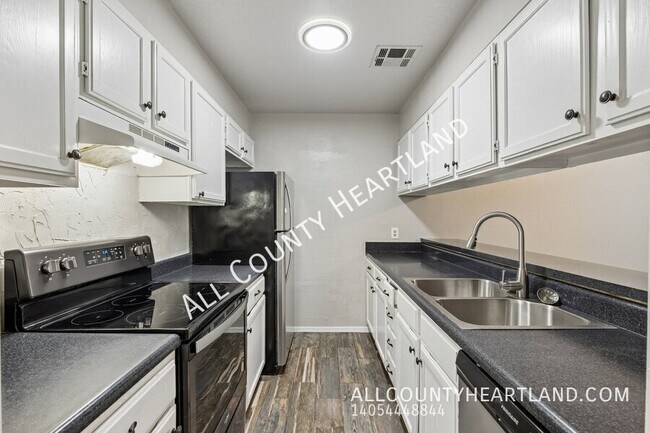 Building Photo - 709 Stonecroft Cir