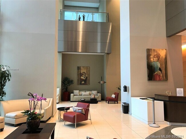 Building Photo - 300 S Biscayne Blvd