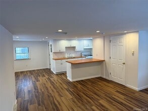 Building Photo - 19 Quartz Ln