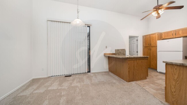Building Photo - 2 Bedroom Rancher Townhome in Country Club...