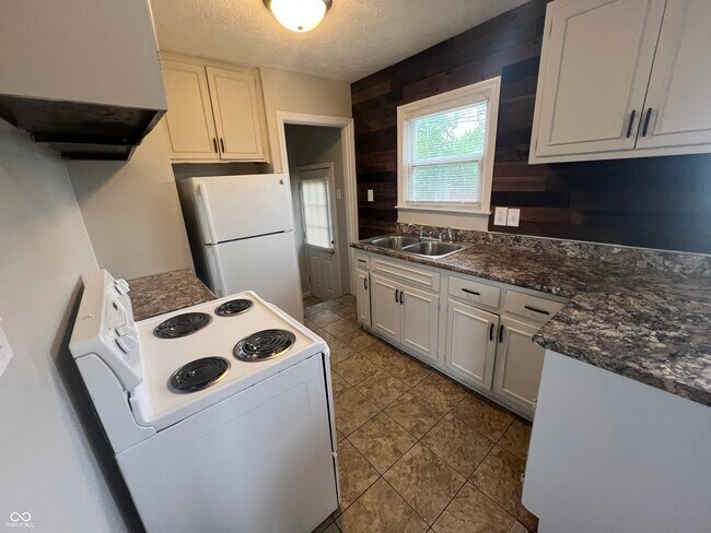 Foto del edificio - 5322 E 19th Pl