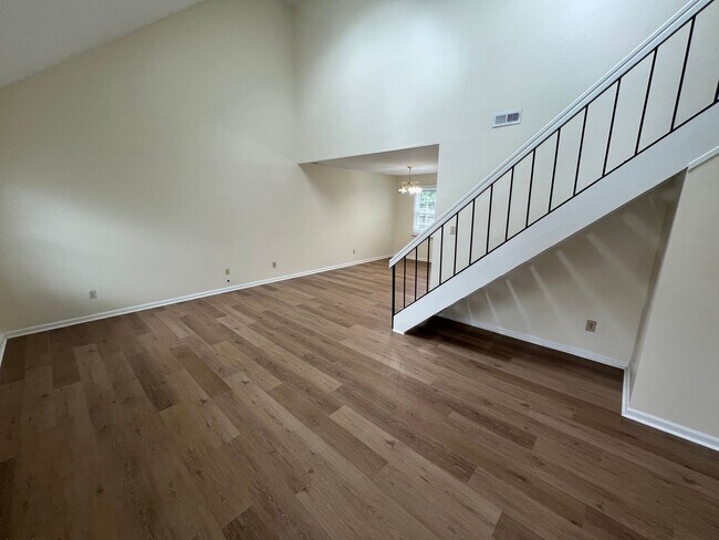 Building Photo - Nice corner lot home in Salem Lakes