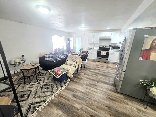 Building Photo - 142 E 2200 S