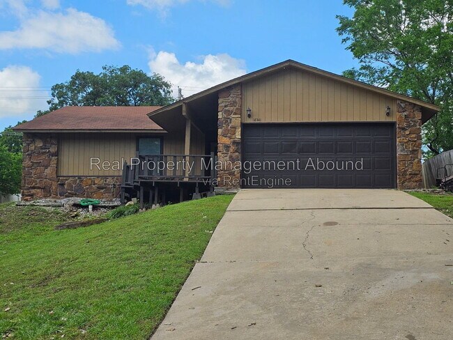 Foto del edificio - 18341 Woodcrest Ln
