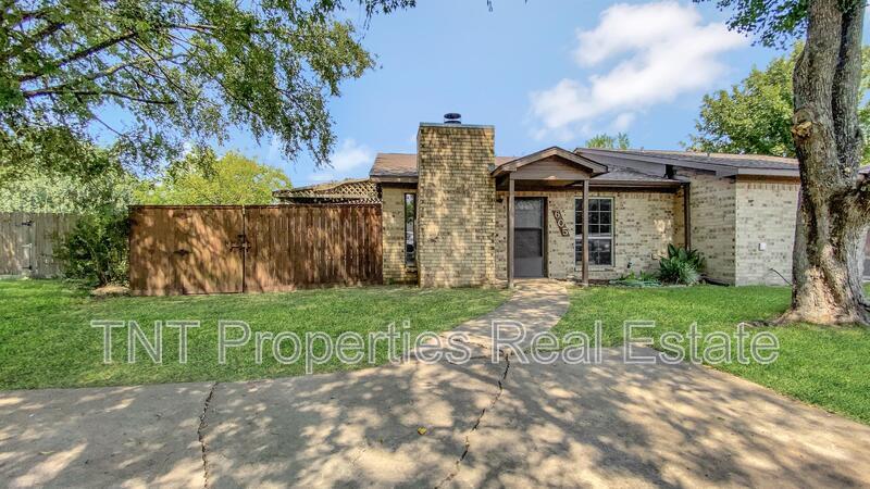 Photo - 605 San Saba Court