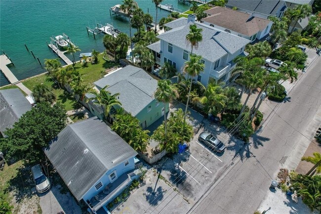 Foto del edificio - 8441 Bayshore Dr