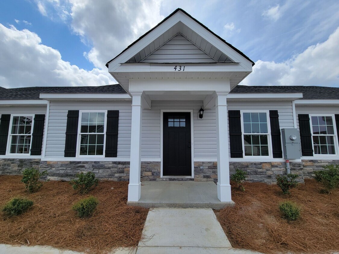 Foto principal - 431 Andover Dr
