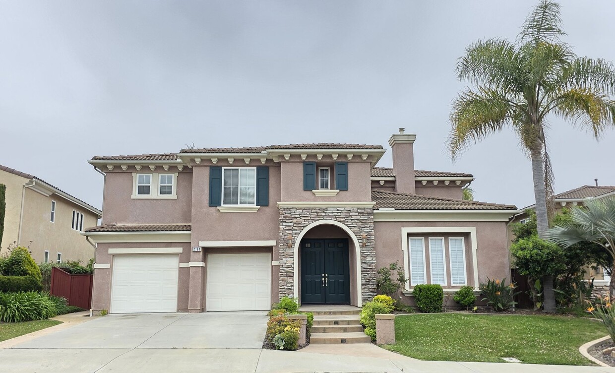 Foto principal - Large lovely home with amazing views! July...