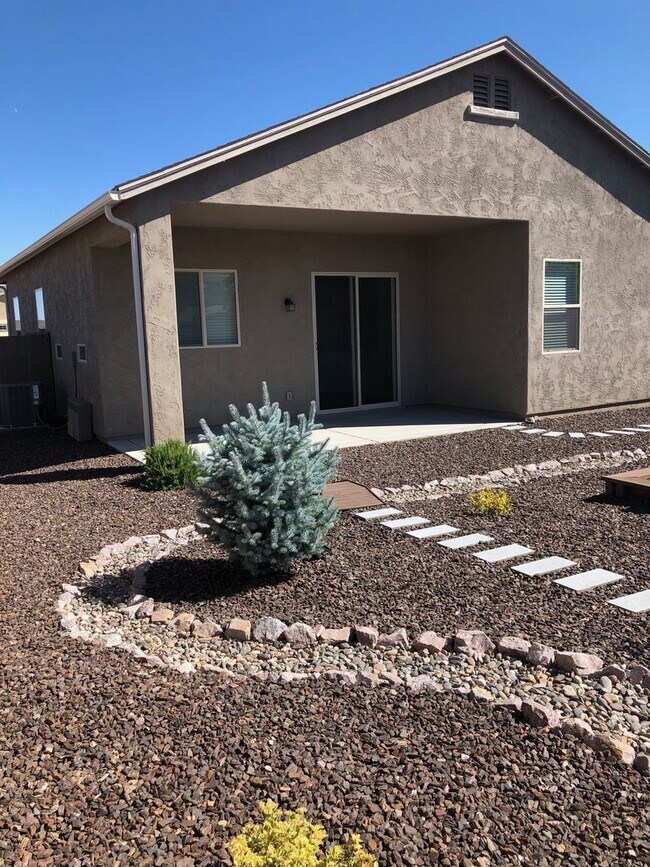 Building Photo - Great 3 Bedroom on Corner Lot - Granville