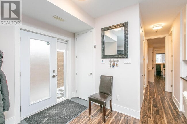 Building Photo - 246-246 Westhaven Crescent
