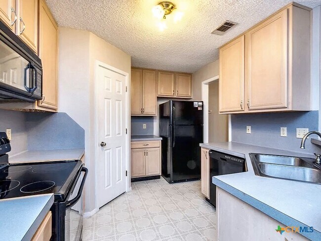 Building Photo - 1810 Ramona Cir
