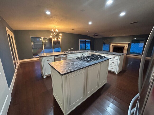 Foto del edificio - Gorgeous Alamo Heights Rental! Pool mainte...