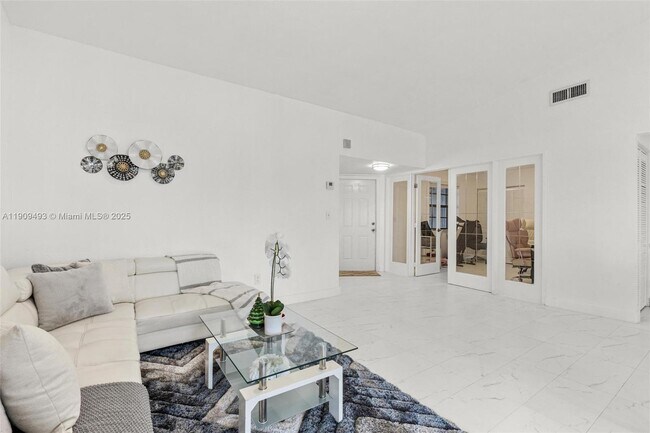 Building Photo - 1211 S Independence Dr