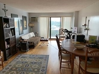 Foto del edificio - 141 Coolidge Ave