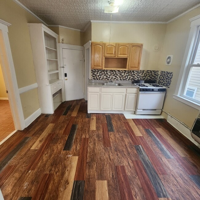 Building Photo - 13 Brinkerhoff Pl