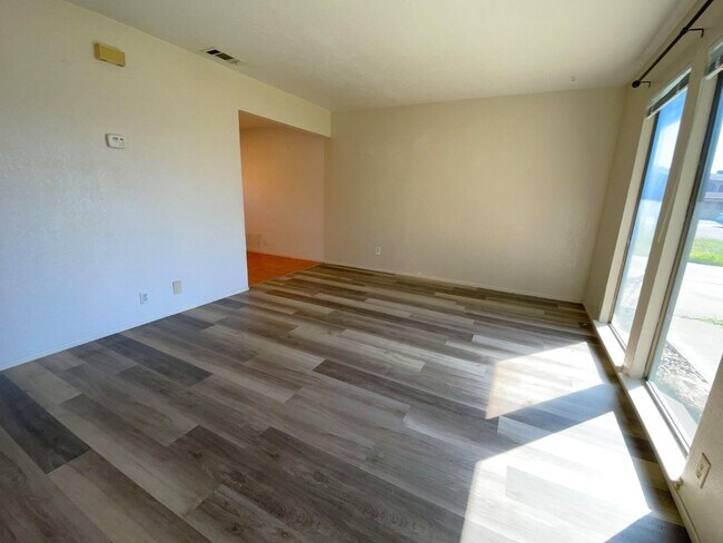 Foto del edificio - 290 Northwoods Ave