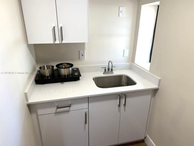 Building Photo - 750 S 61st Terrace