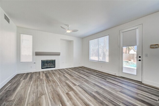 Foto del edificio - 242 Farlin Cir