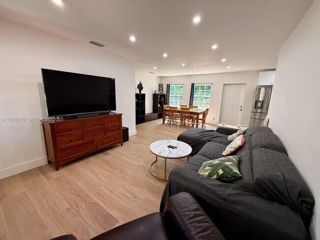 Foto del edificio - 15800 NE 15th Ave