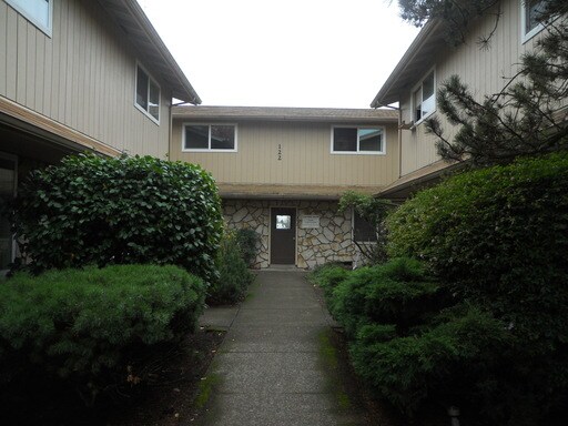 Primary Photo - 122 NE Conifer Blvd
