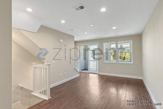 Building Photo - 127 Ivory Palm Ter