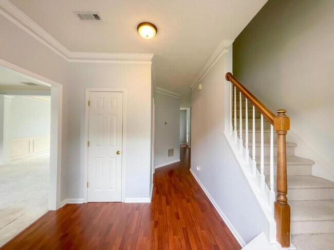 Building Photo - 3585 Highland Bluff Dr