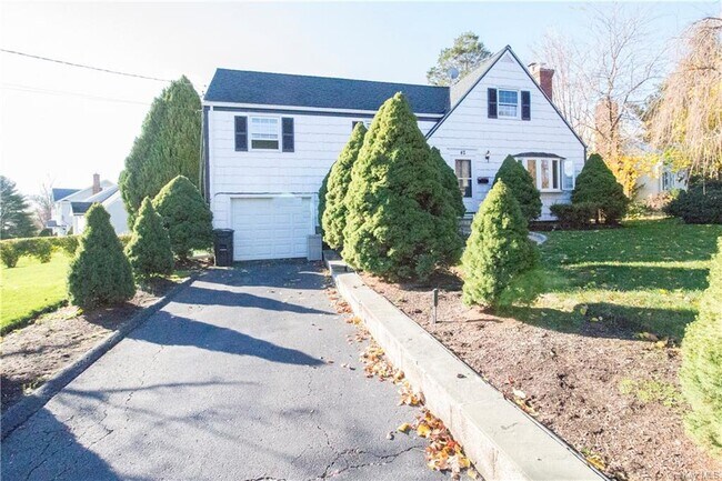 Building Photo - 42 Tower Hill Dr