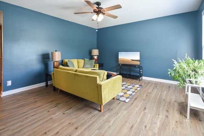 Building Photo - Pet Friendly Four Bedroom!