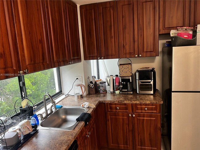Foto del edificio - 16909 N Bay Rd