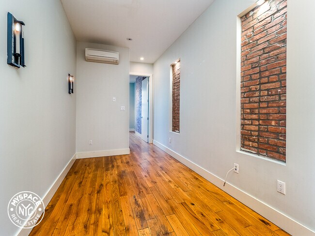 Foto del edificio - 1468 Bushwick Ave