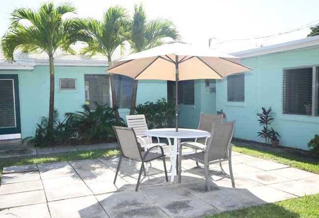Building Photo - 1216 Cabana Rd