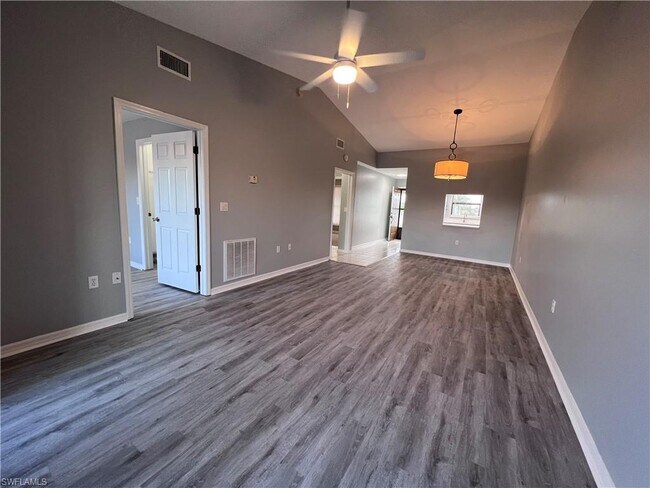 Foto del edificio - 5217 Coronado Pkwy