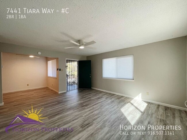 Building Photo - 2 Bed 1 Bath 894 Sq. Ft. Second Floor Citr...
