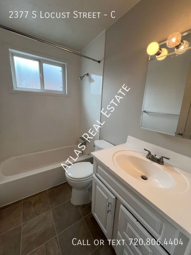 Building Photo - Experience Denver Living!! Centrally Locat...