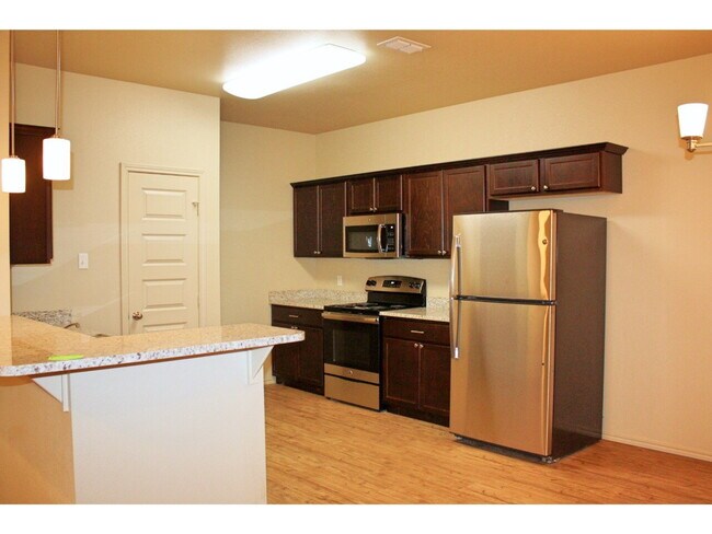 Foto del edificio - Townhome Located in Frenship with Huge Backyard!