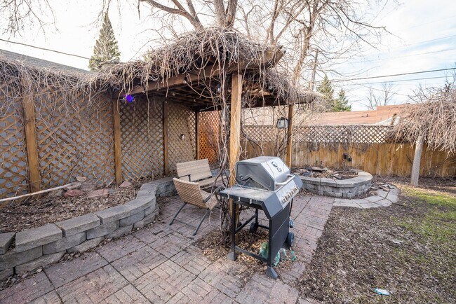 Foto del edificio - Great 4 Bedroom/2 Bath Home near UND!