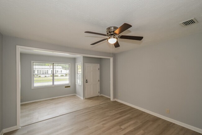 Foto del edificio - 4740 Cardinal Blvd