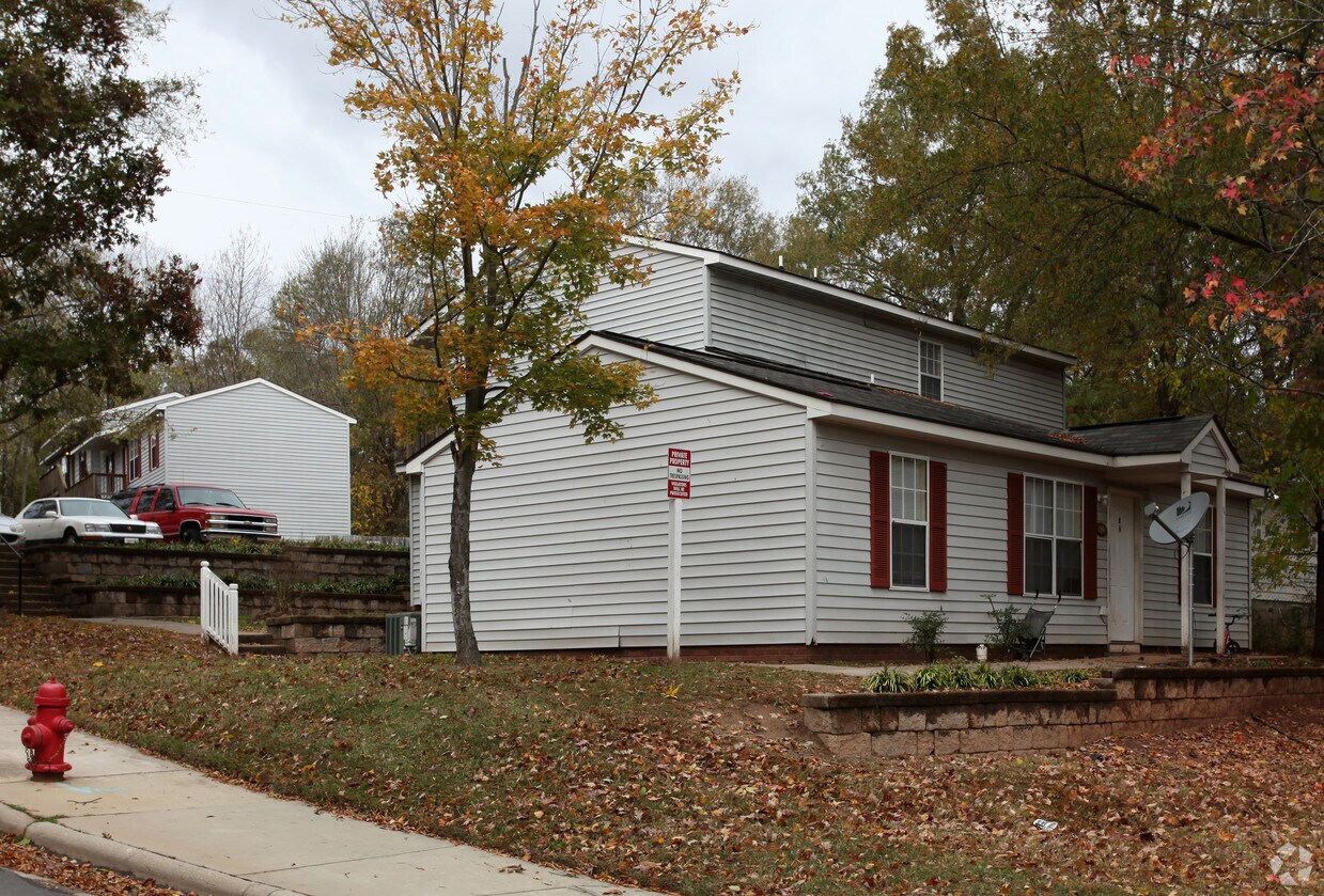 Primary Photo - 1401-1405 Mathison St