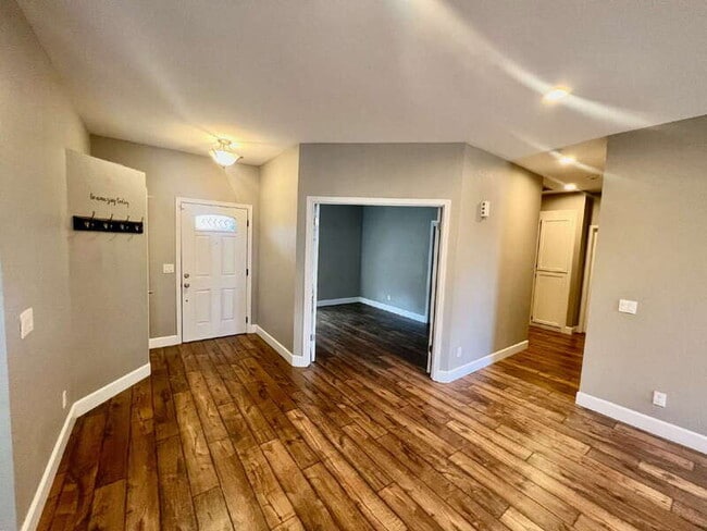 Building Photo - 1605 Paseo Flores Dr