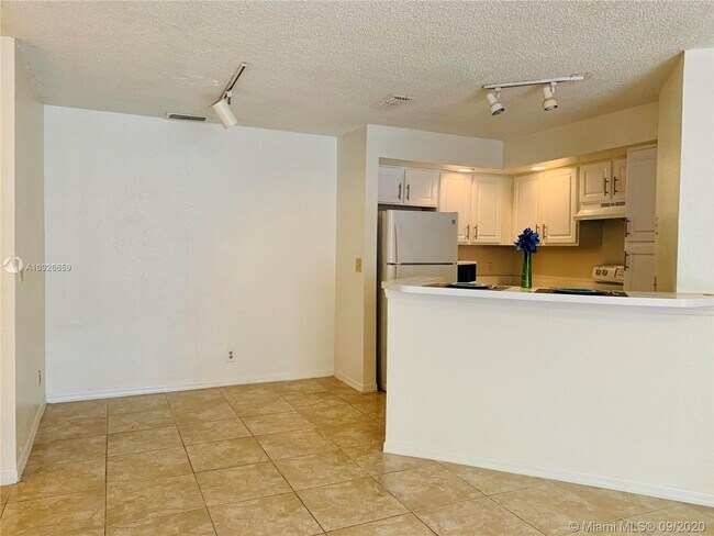 Building Photo - 3420 Pinewalk Dr N