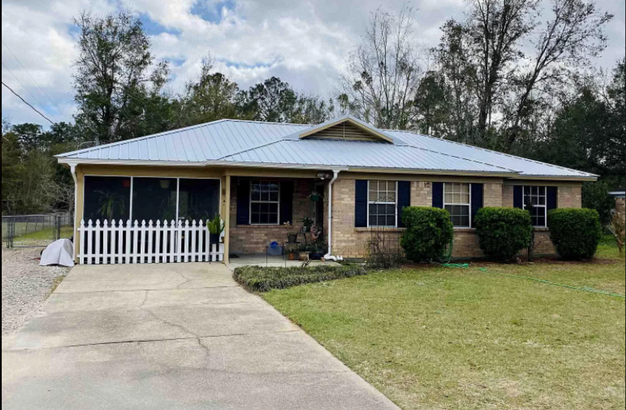 Primary Photo - Silverhill 3 Bedroom