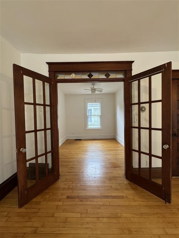 Comedor - 220 Penn Ave S