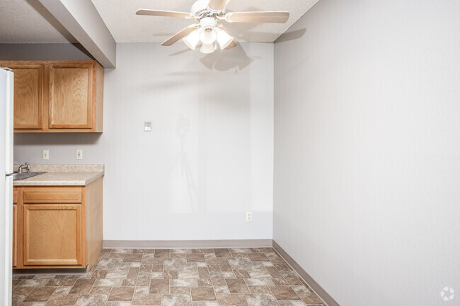 1BR, 1BA - 672 SF - EastPark Apartments