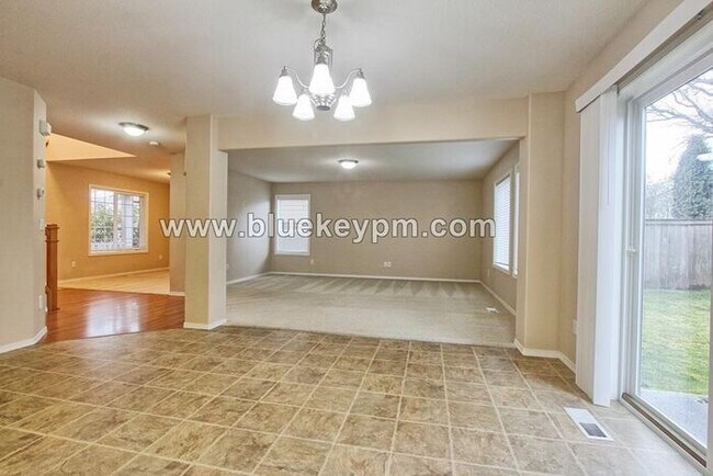 Foto del edificio - 4 Bed, 2.5 Bath Home Off SE Eaton Blvd and Weaver Creek in Battle Ground